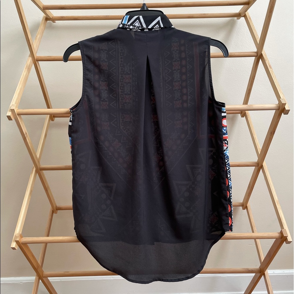 SLEEVELESS BUTTON UP TOP - Picture 2 of 3
